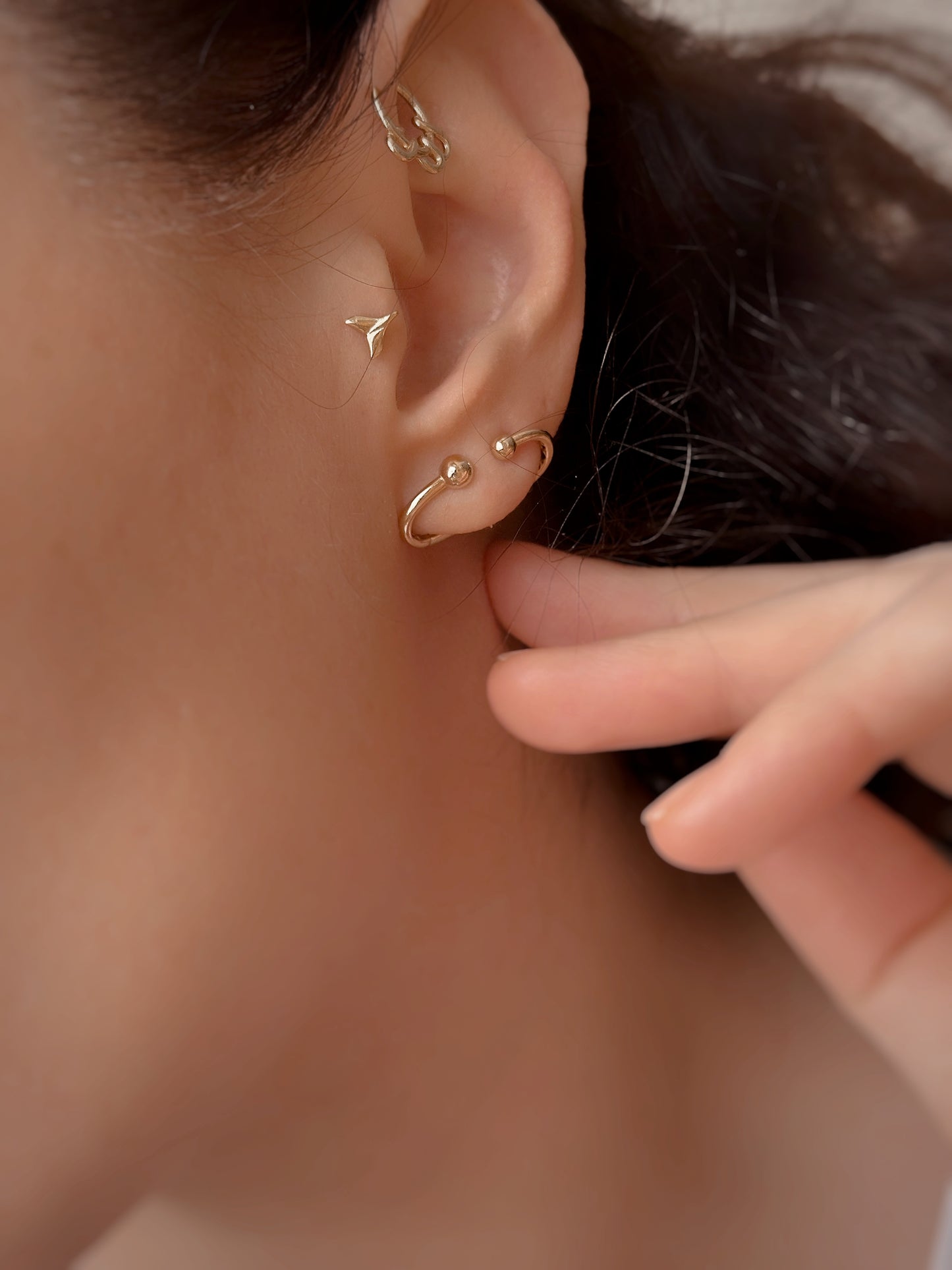 14K Solid Gold Special Design Ear Lobe Horizontal Earring