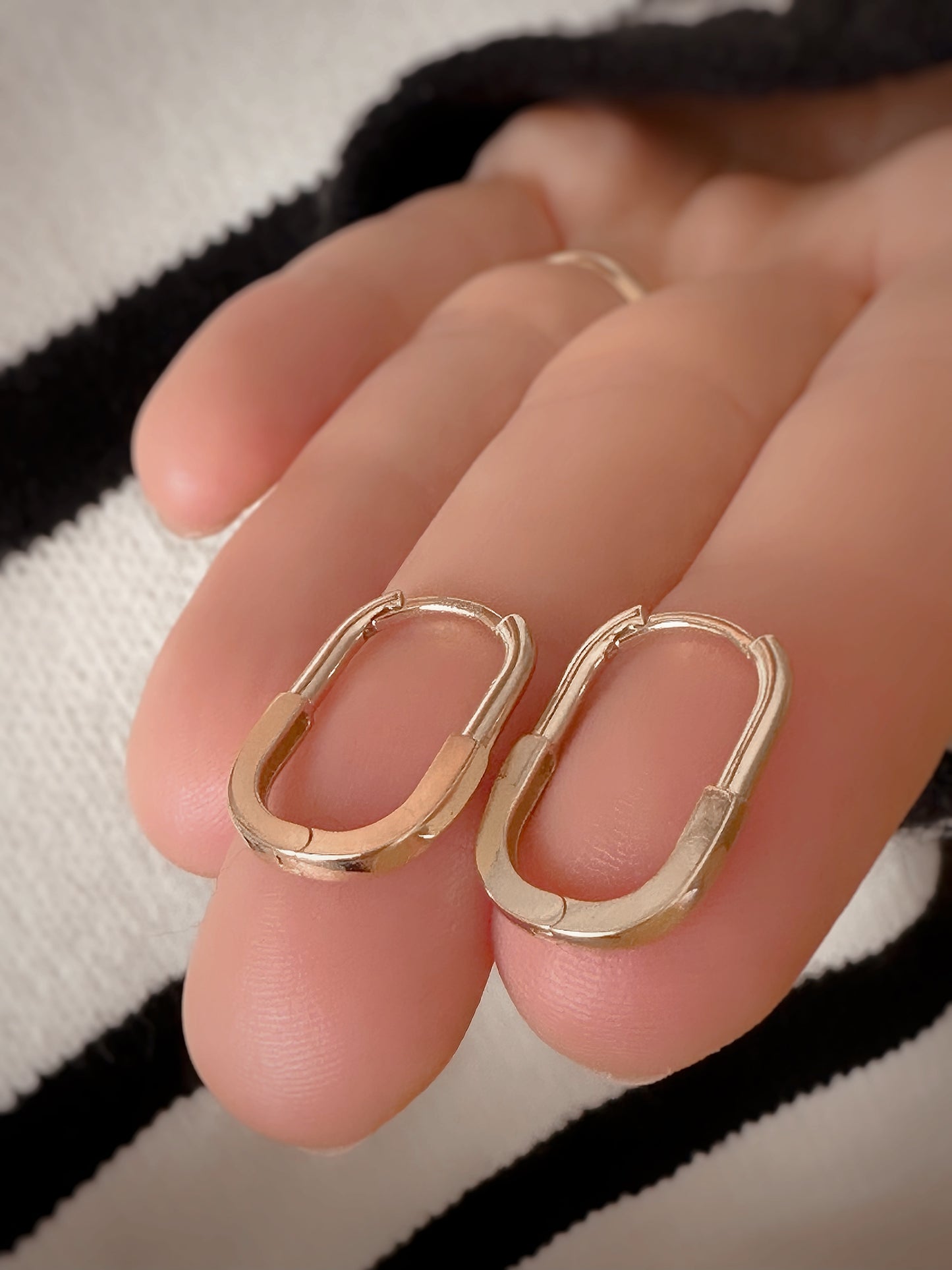 14K Solid Gold Interlocking Design Hoop Earrings