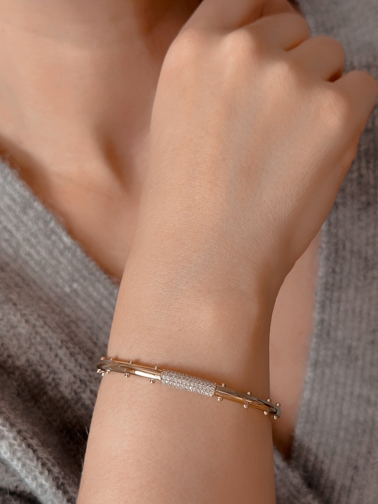 14K Solid Gold Oval Bracelet with Elegant Stone