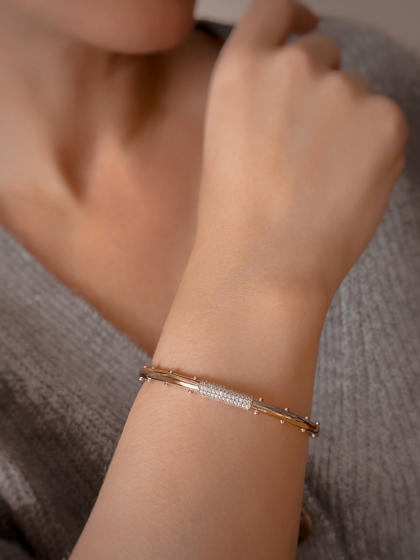 14K Solid Gold Oval Bracelet with Elegant Stone