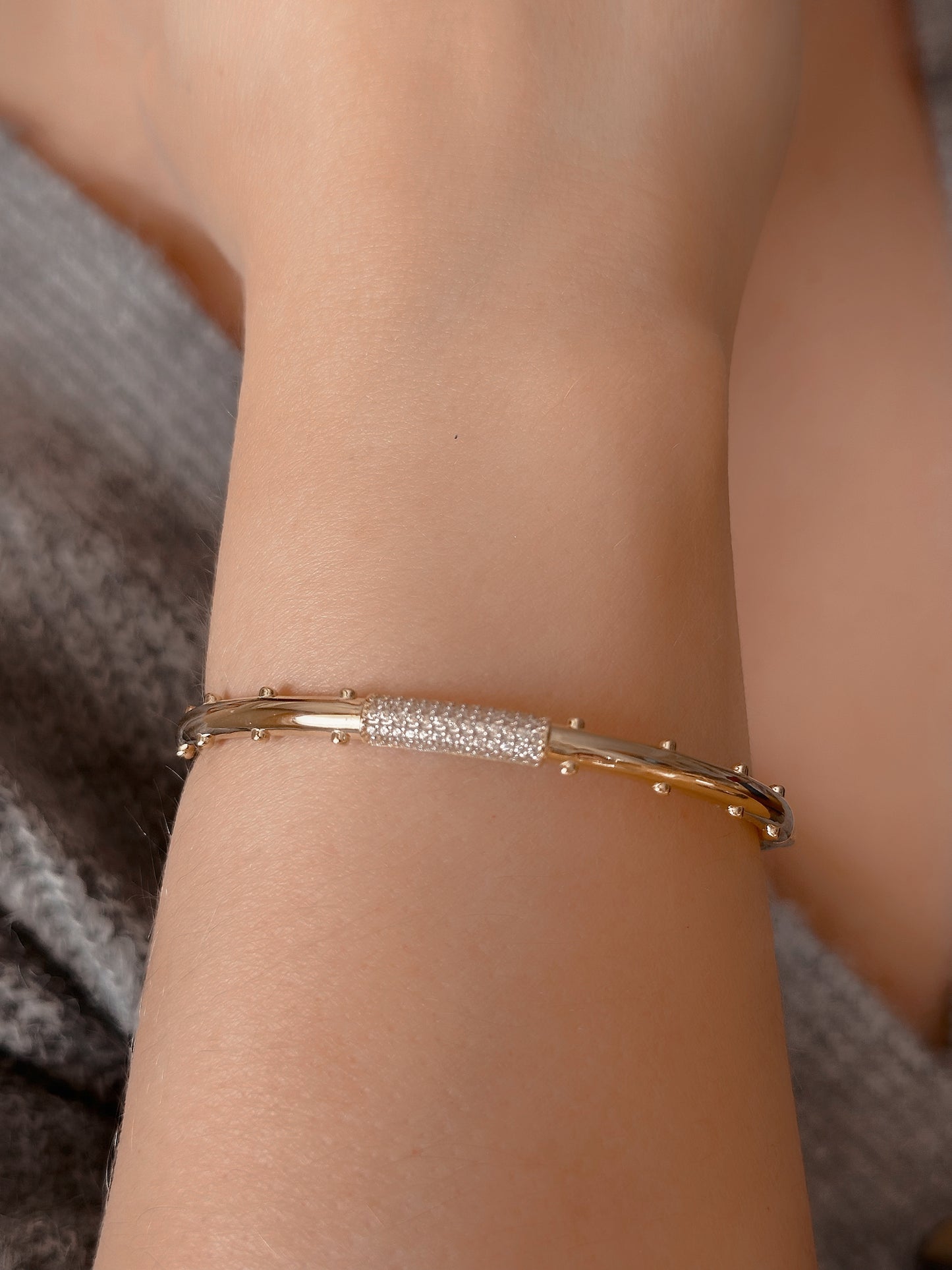 14K Solid Gold Oval Bracelet with Elegant Stone