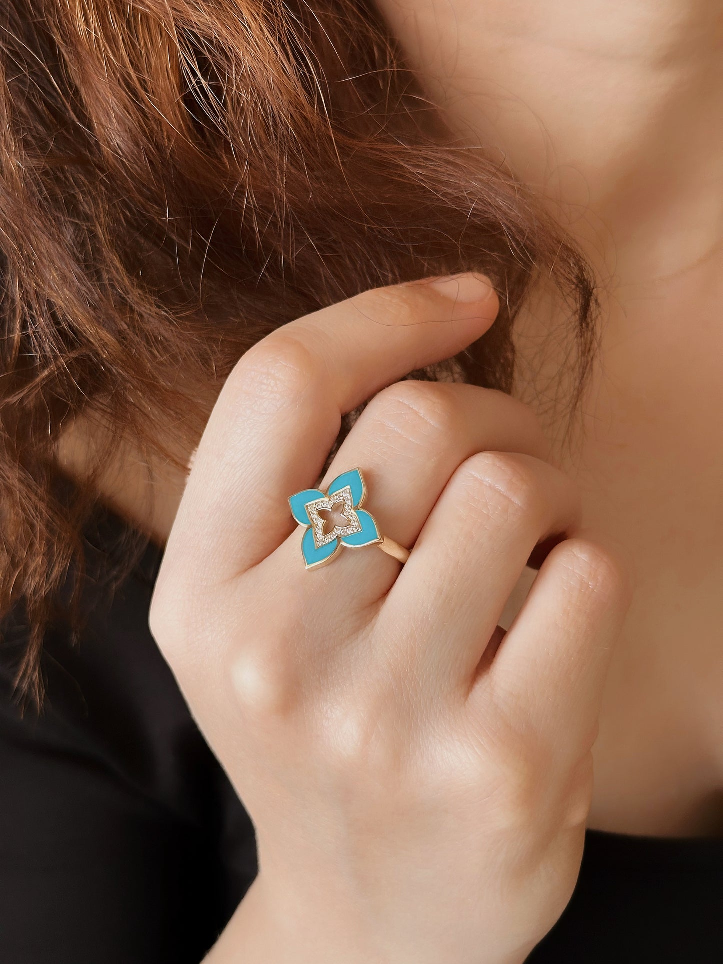 Elegant gold flower ring with