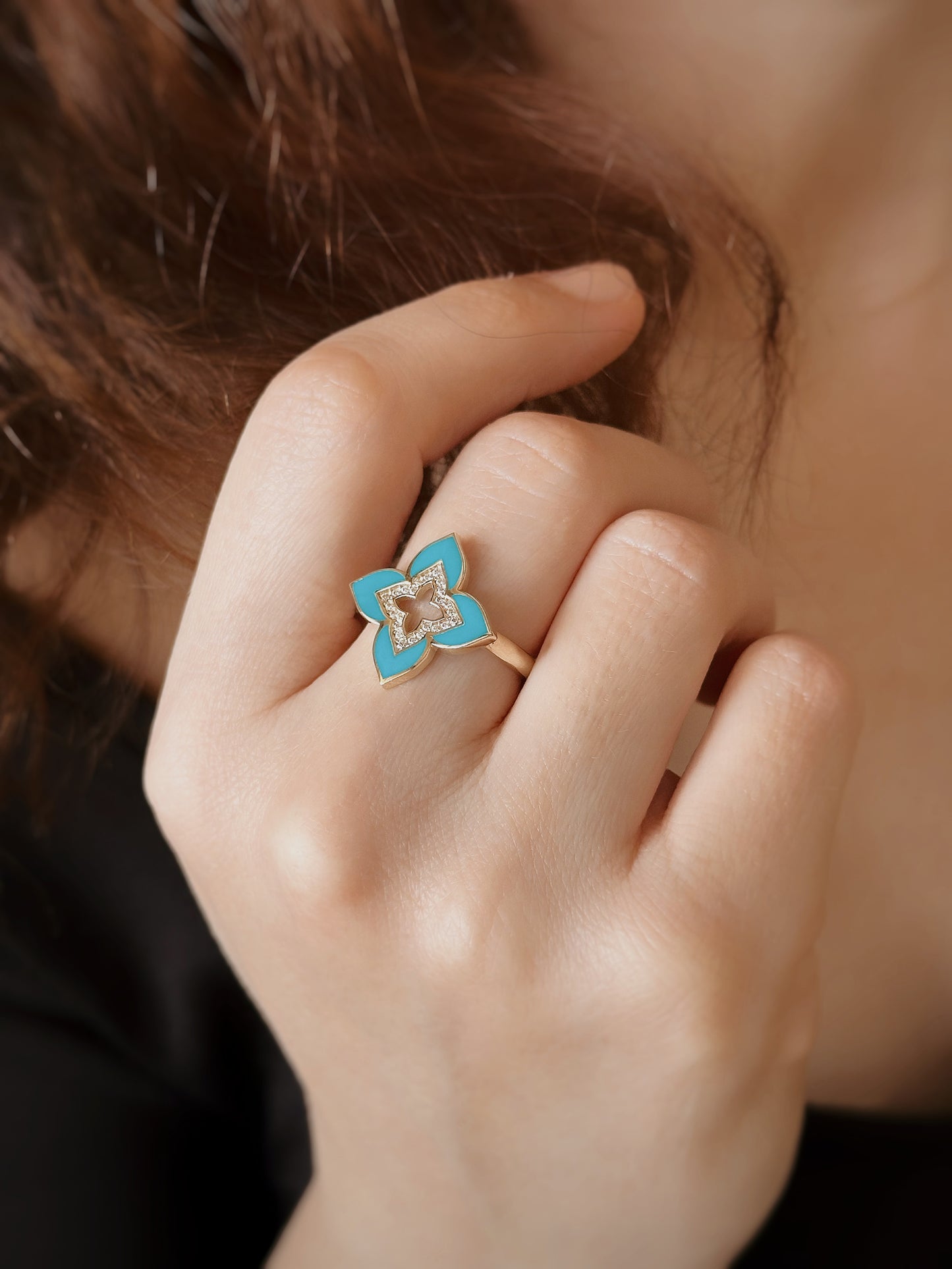 Elegant gold flower ring with