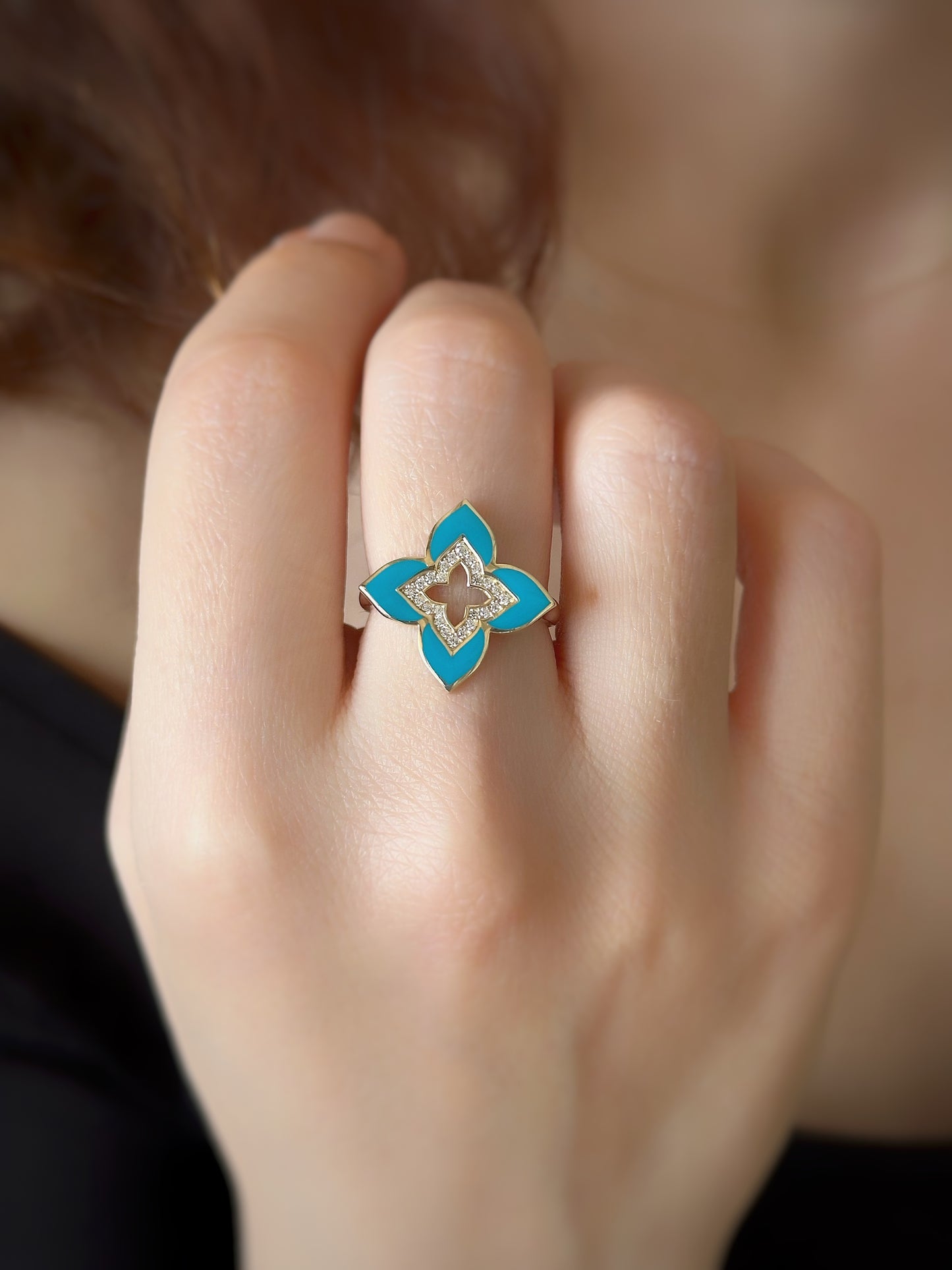 Elegant gold flower ring with