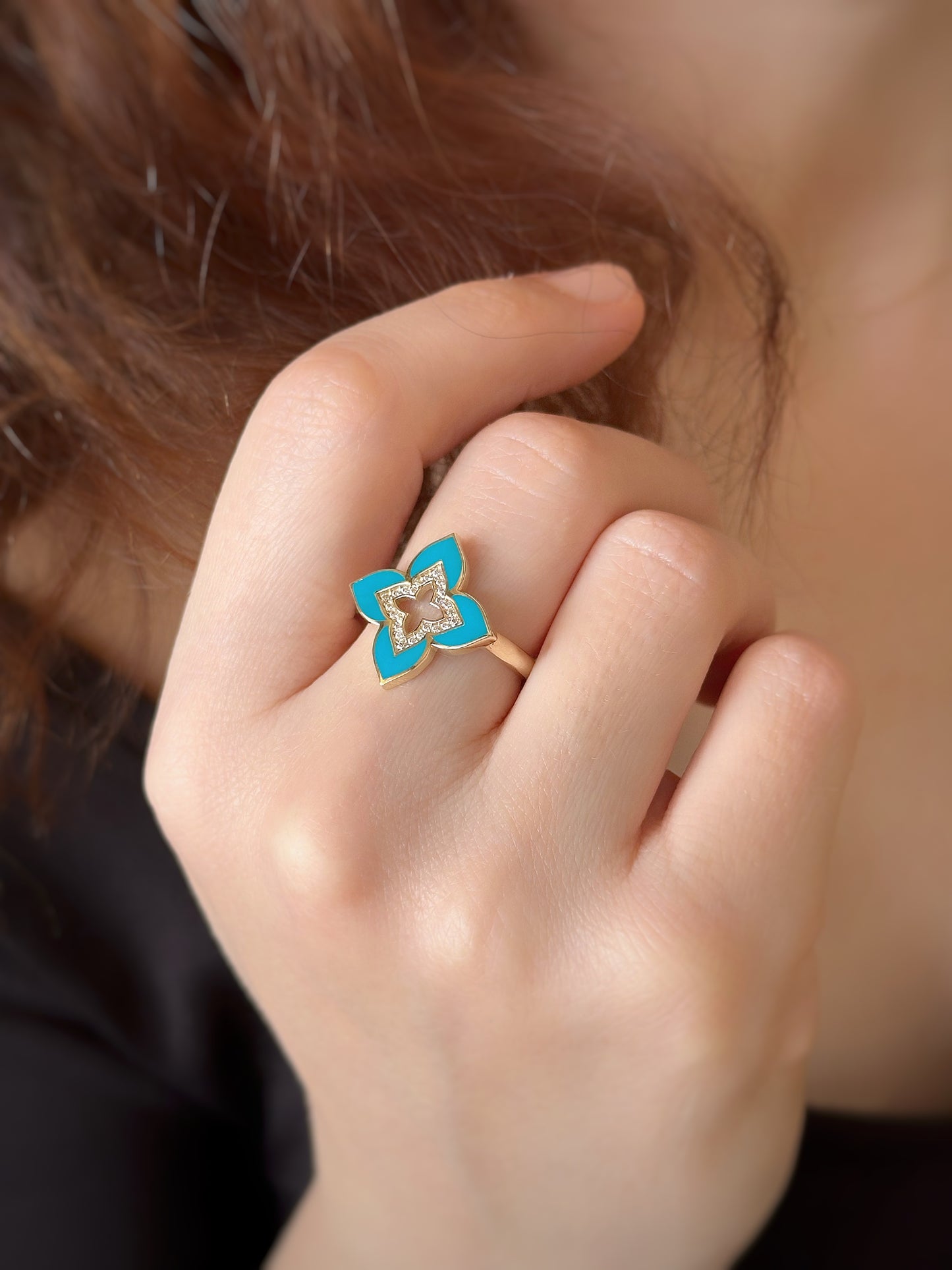 Elegant gold flower ring with