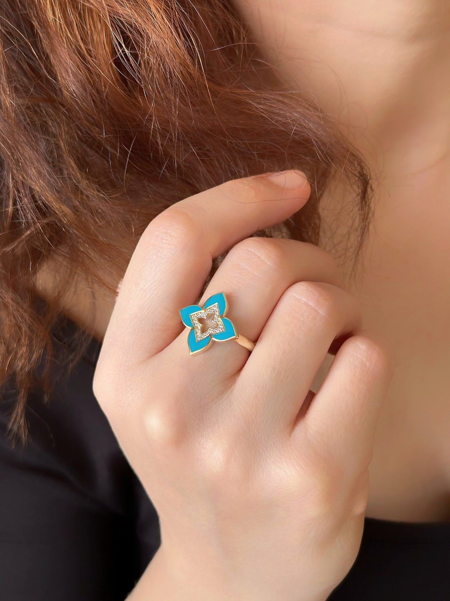Elegant gold flower ring with