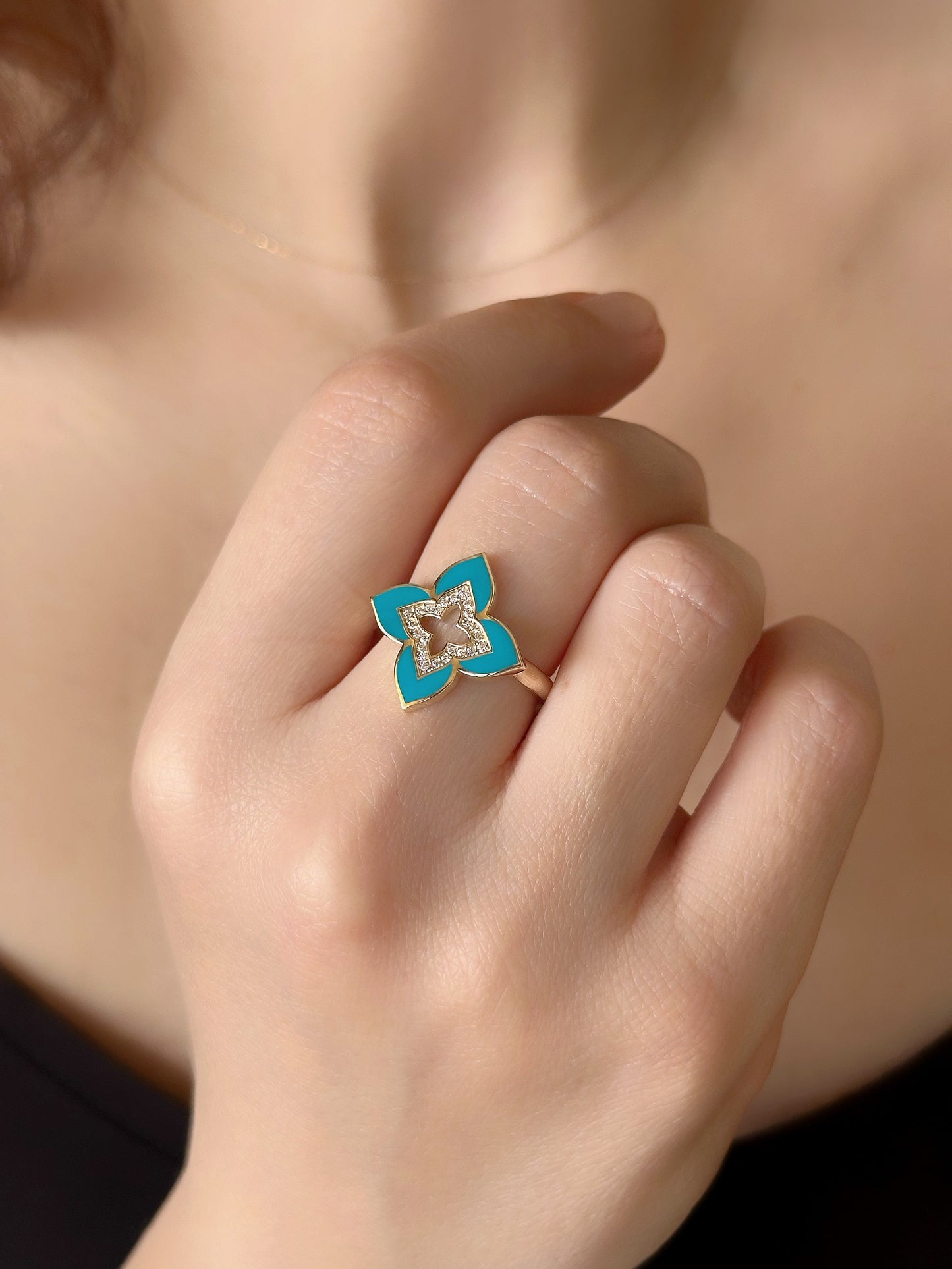 Elegant gold flower ring with