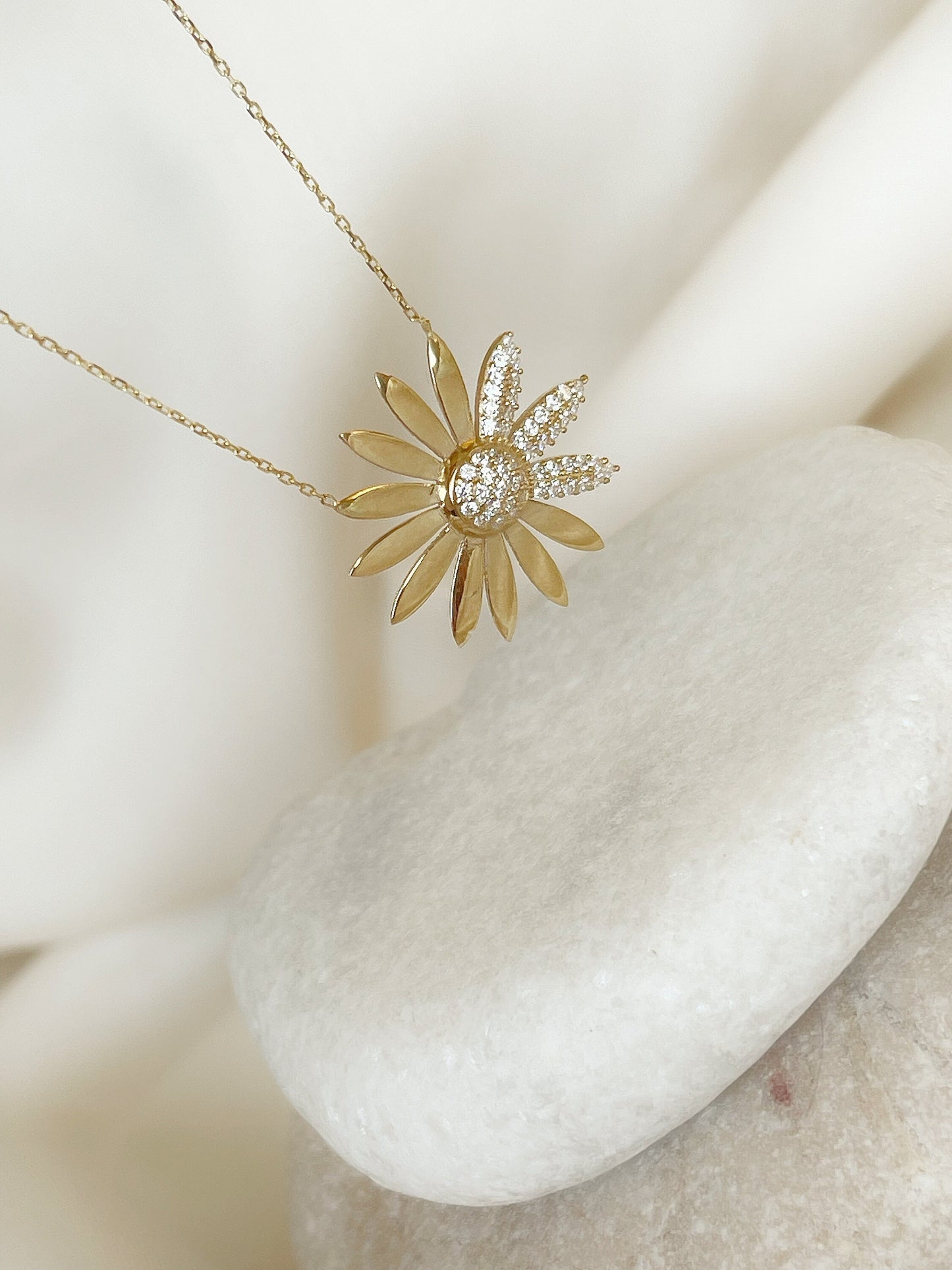 Solid Gold Dainty 14k Solid Gold Daisy Necklace