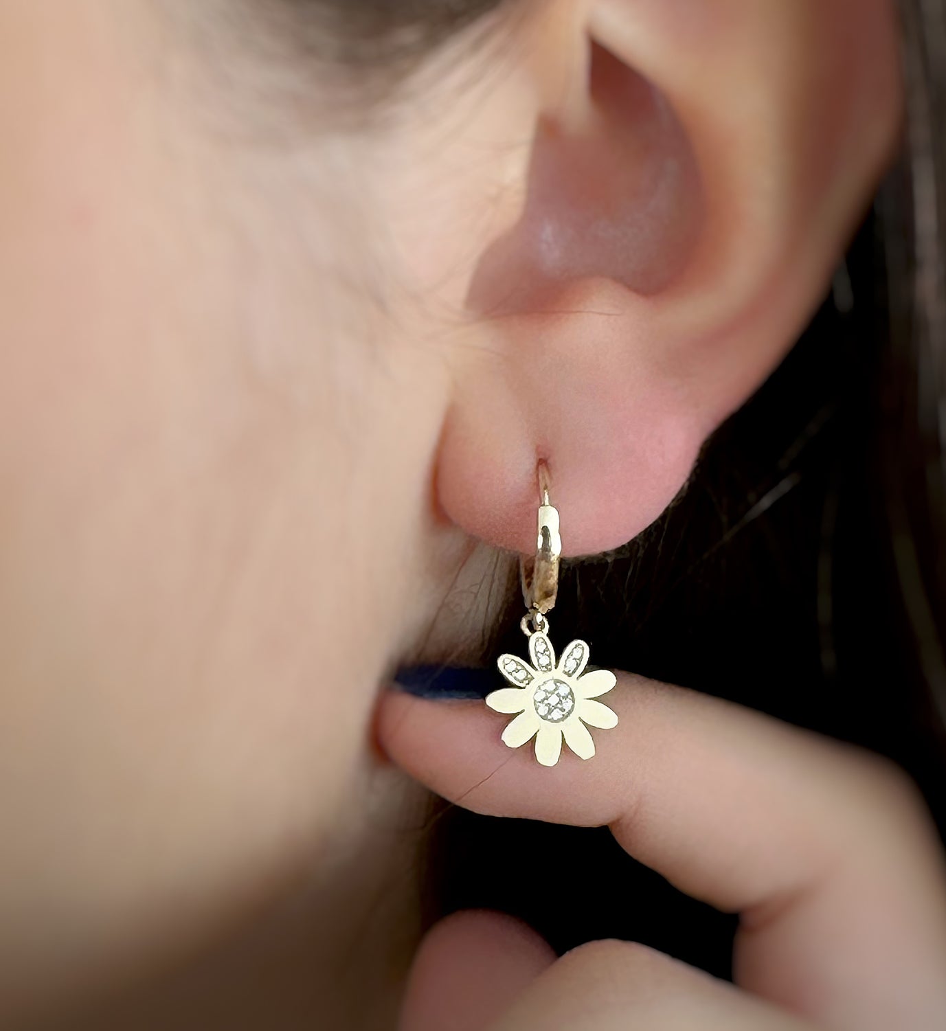 14K Solid Gold Hoop Daisy Earrings