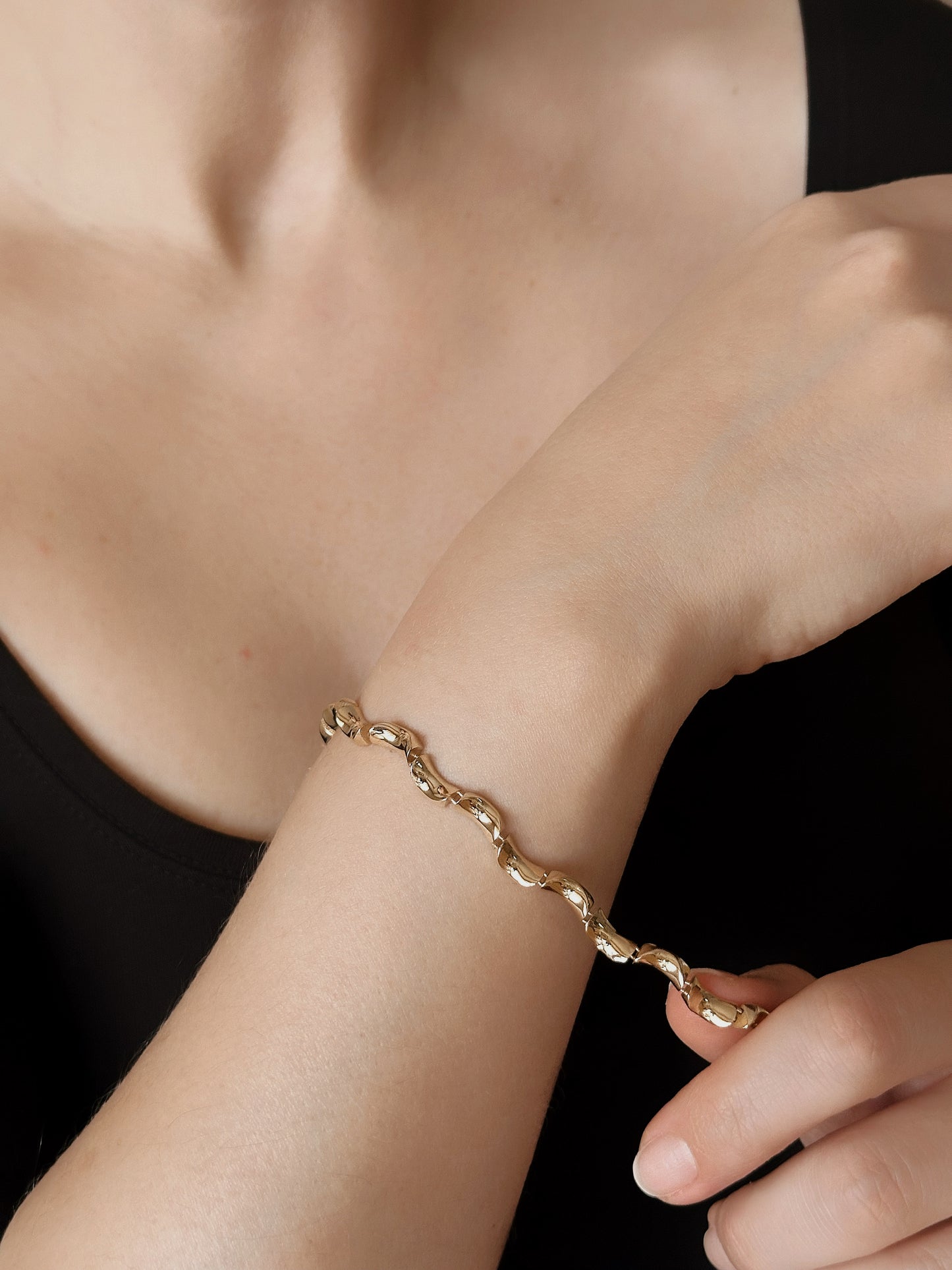 14K Solid Gold Wave Model Bracelet