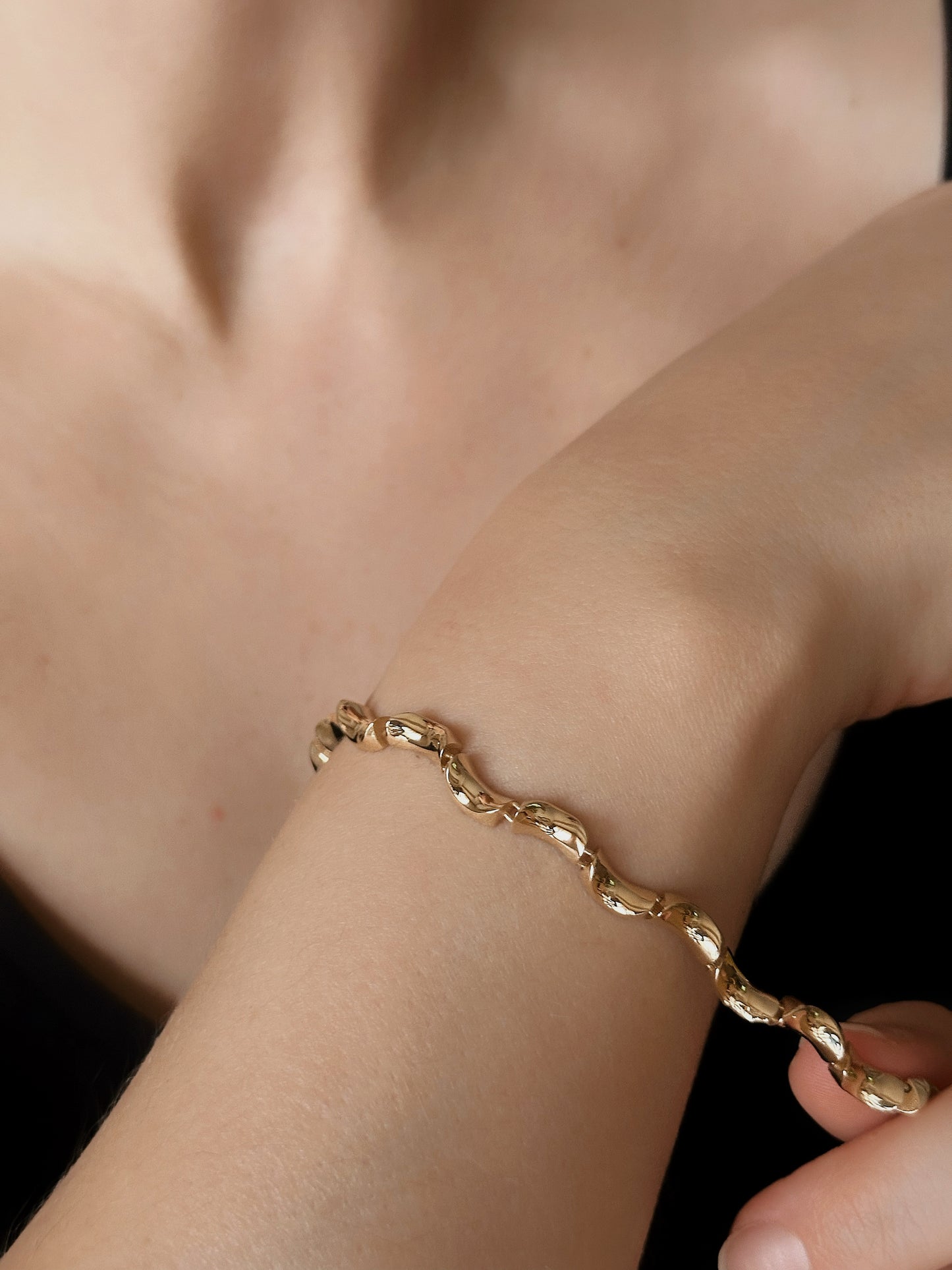 14K Solid Gold Wave Model Bracelet