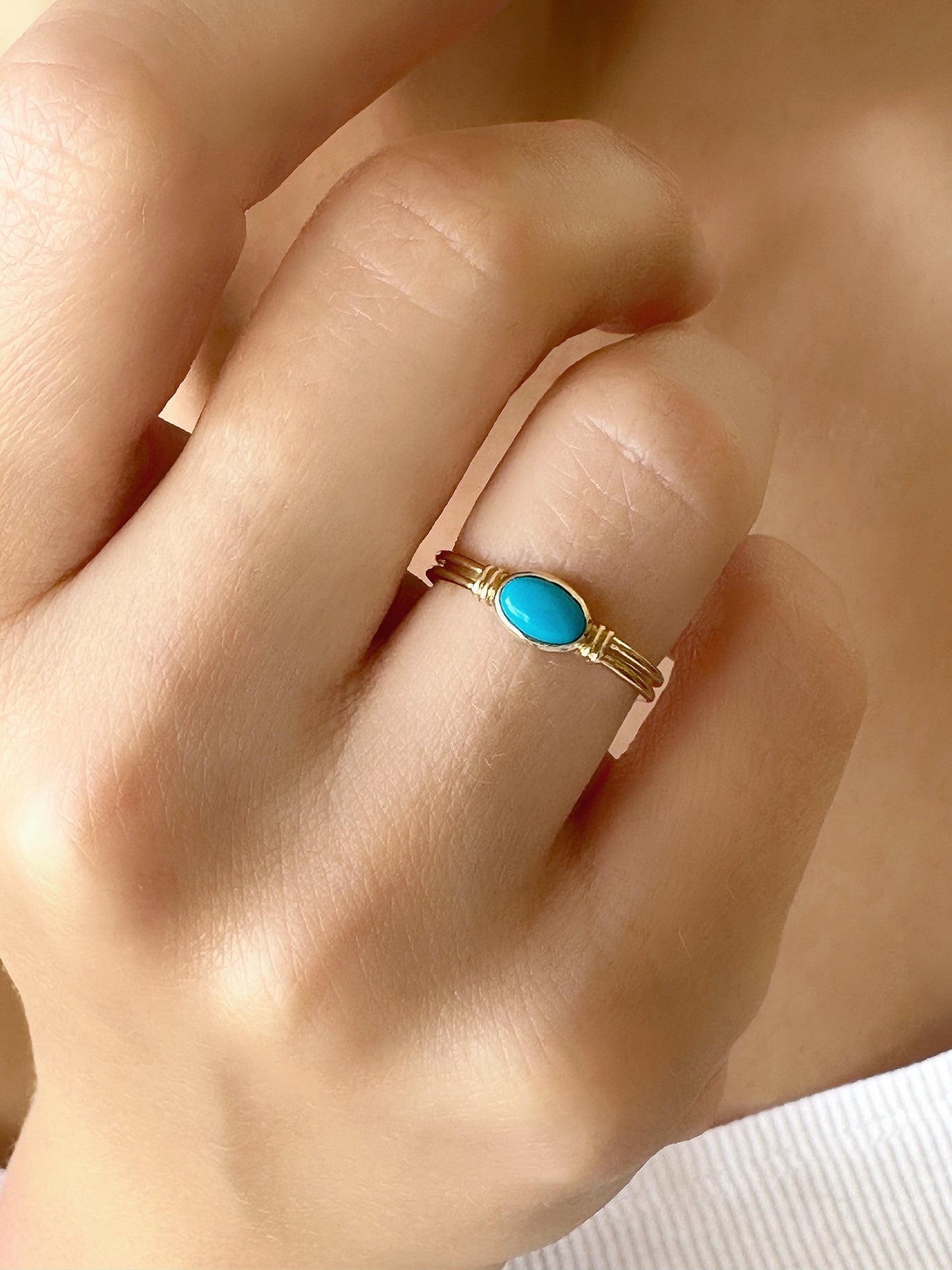 14k Real Gold Oval Turquoise Ring