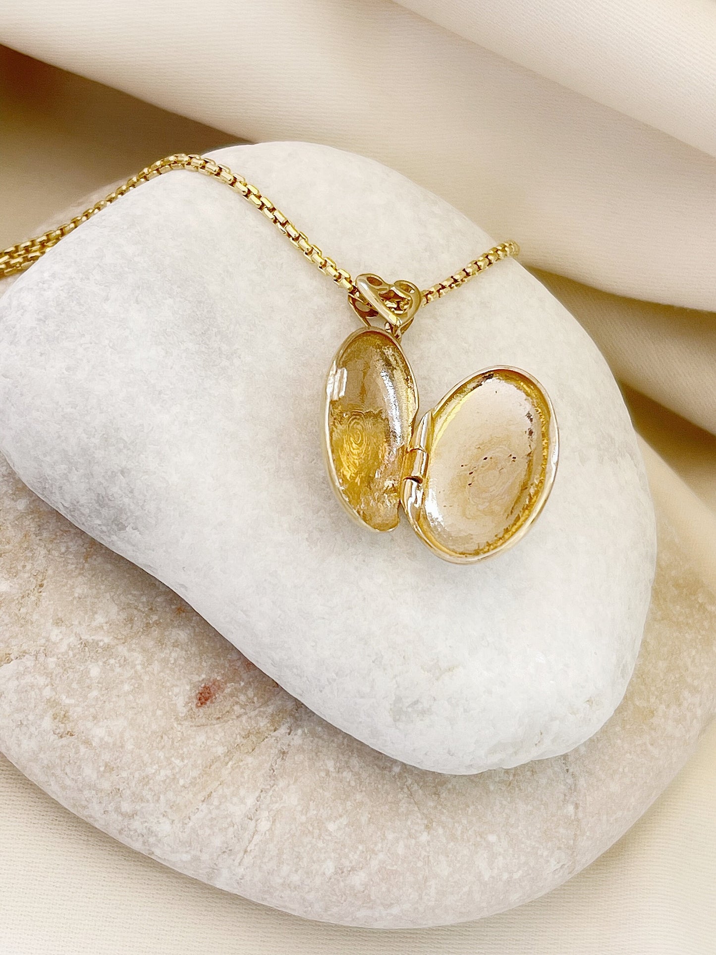 14k solid gold yellow Oval locket Necklace