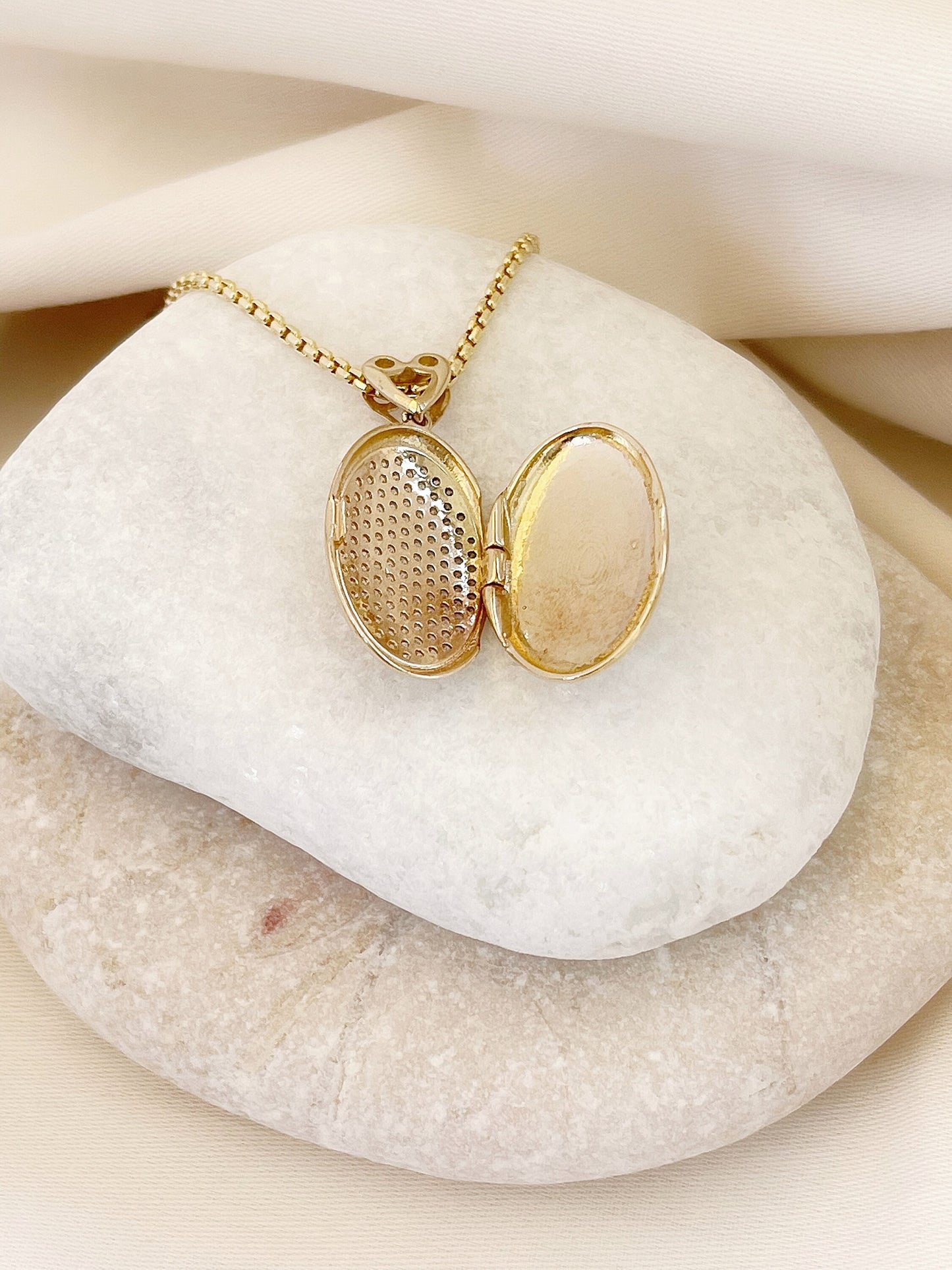 Solid Gold Stone inlaid Big Oval Locket Necklace