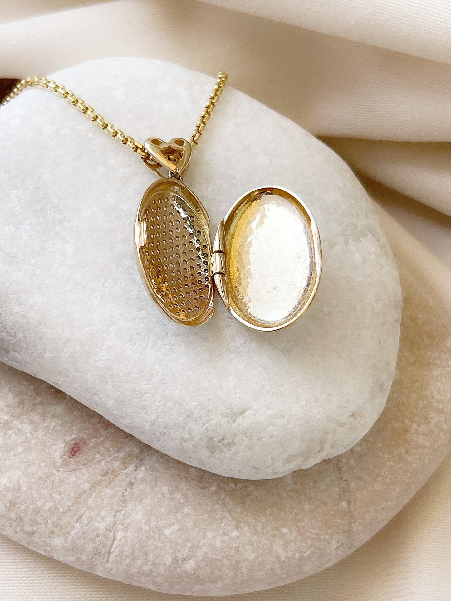 Solid Gold Stone inlaid Big Oval Locket Necklace