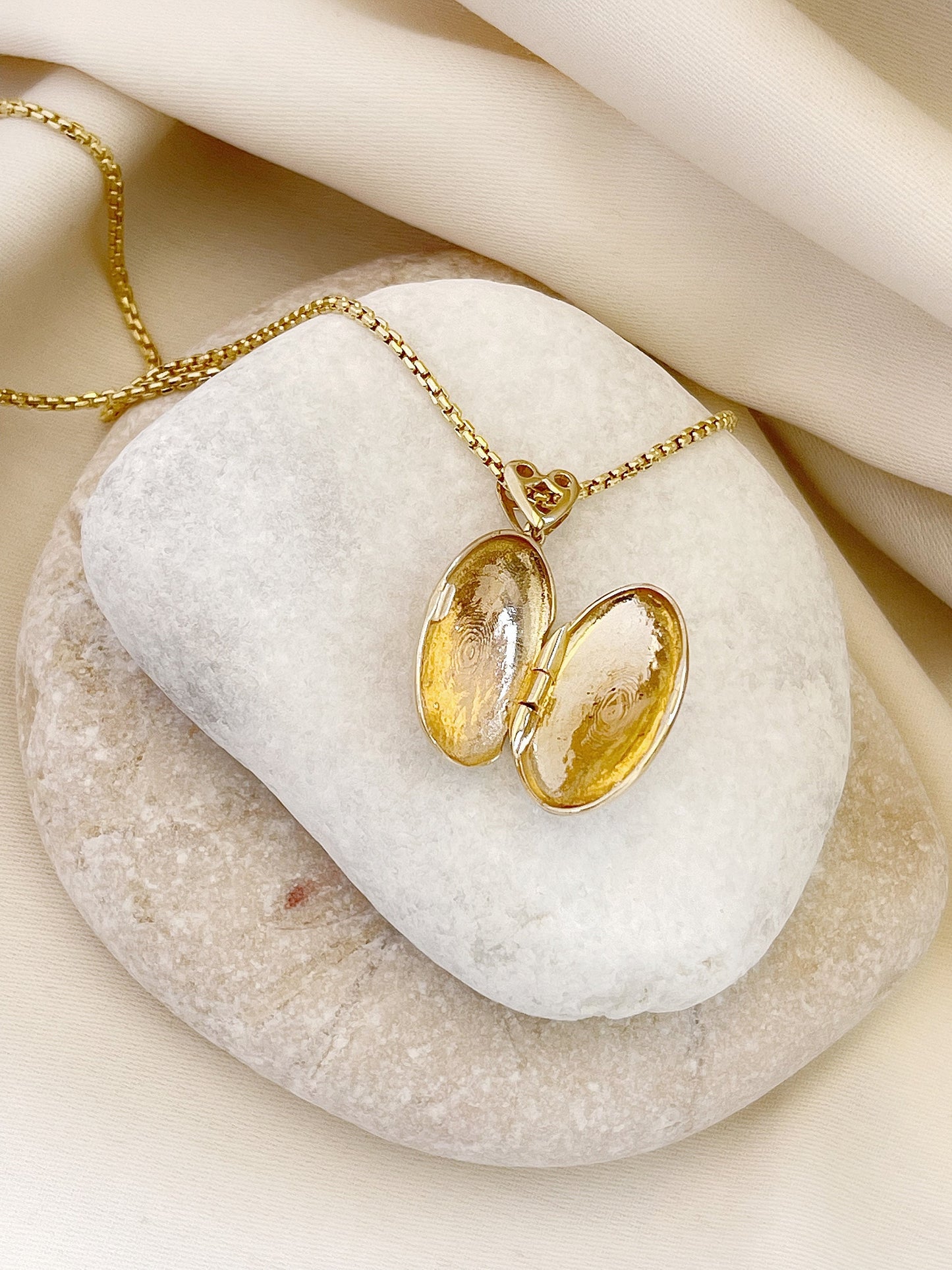 14k solid gold yellow Oval locket Necklace